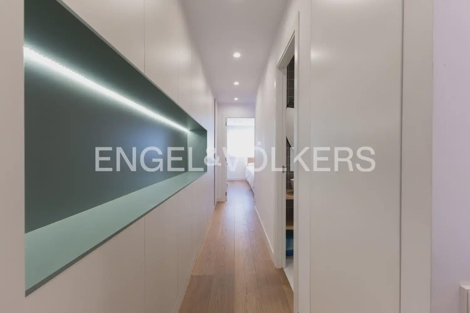2 bedroom Flat for rent in Valencia city - € 2,000 (Ref: 9940756)