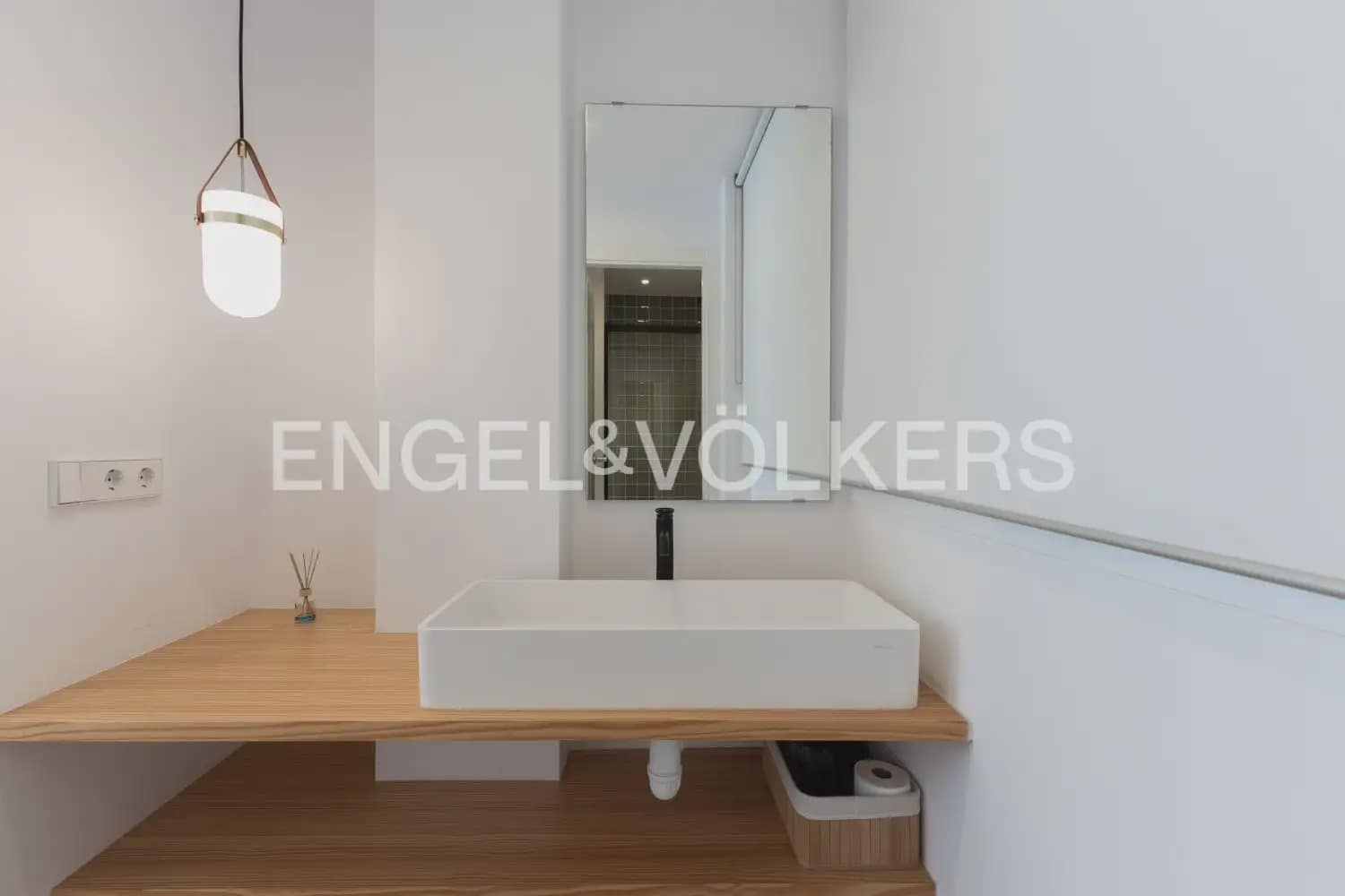 2 bedroom Flat for rent in Valencia city - € 2,000 (Ref: 9940756)