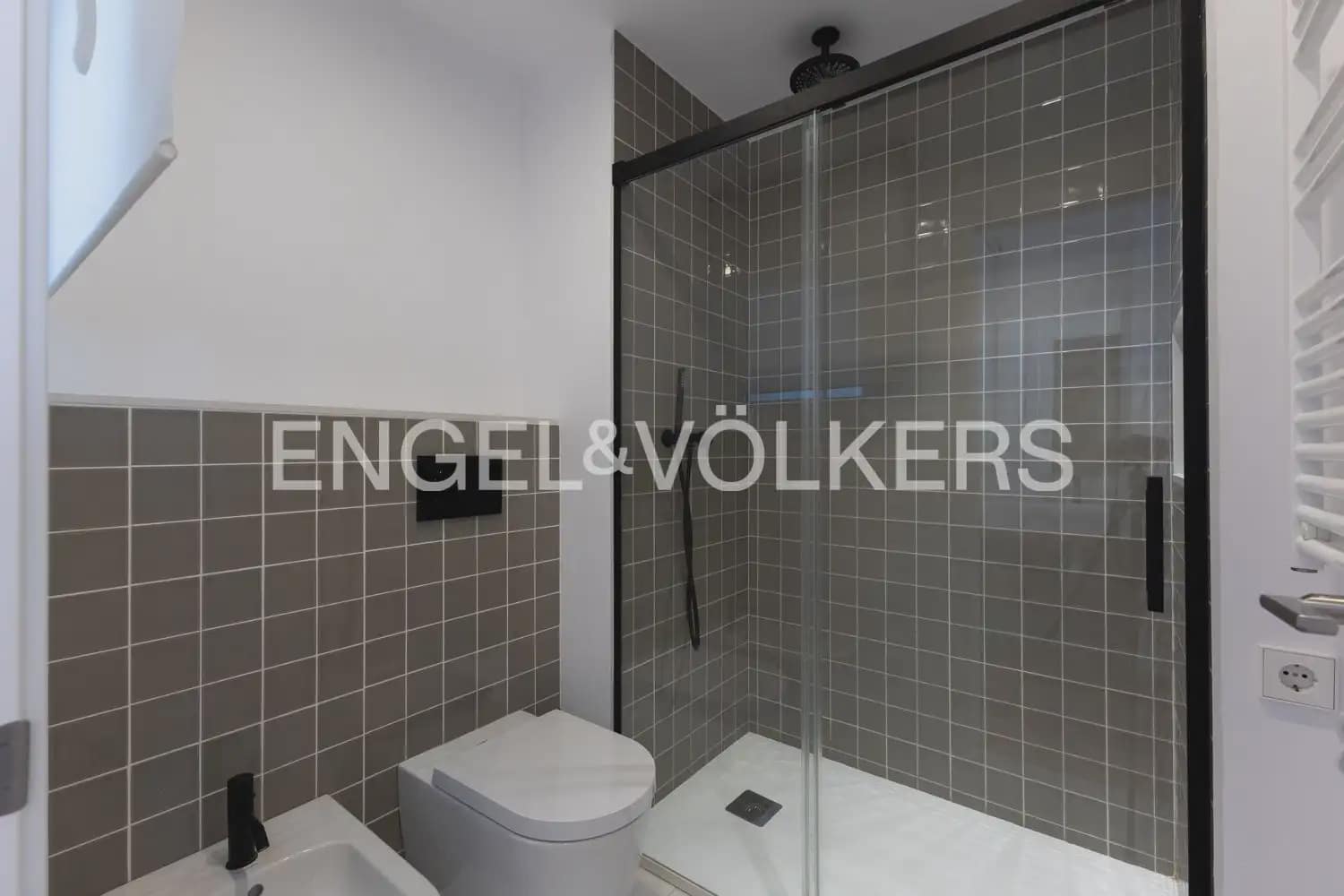 2 bedroom Flat for rent in Valencia city - € 2,000 (Ref: 9940756)