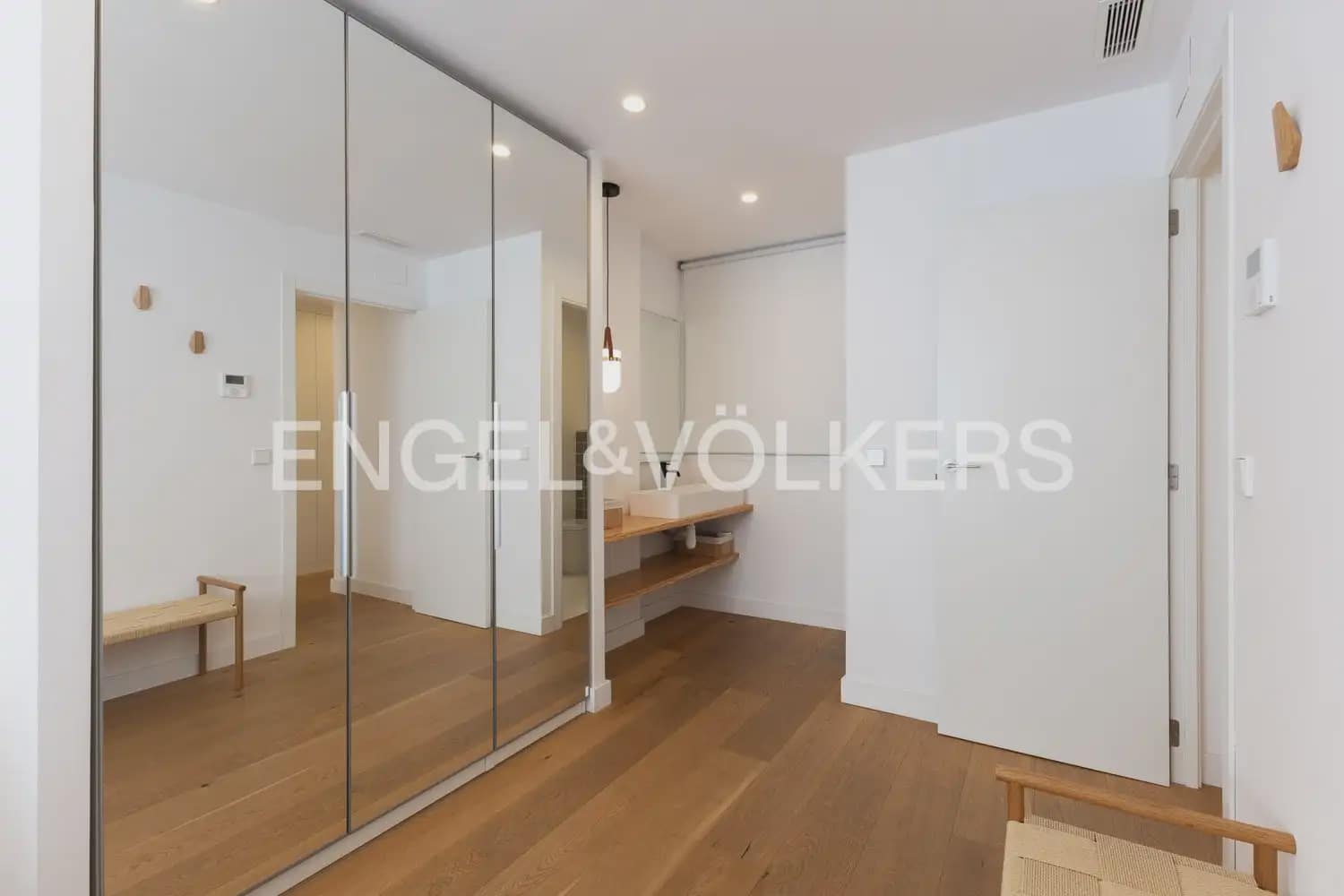 2 bedroom Flat for rent in Valencia city - € 2,000 (Ref: 9940756)