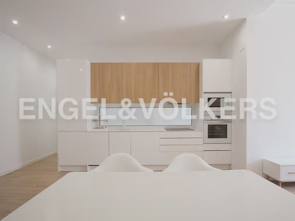 2 bedroom Flat for rent in Valencia city - € 1,700 (Ref: 9940757)