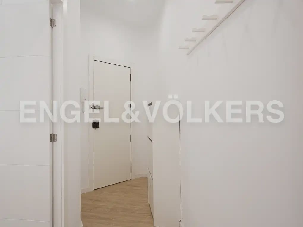 2 bedroom Flat for rent in Valencia city - € 1,700 (Ref: 9940757)