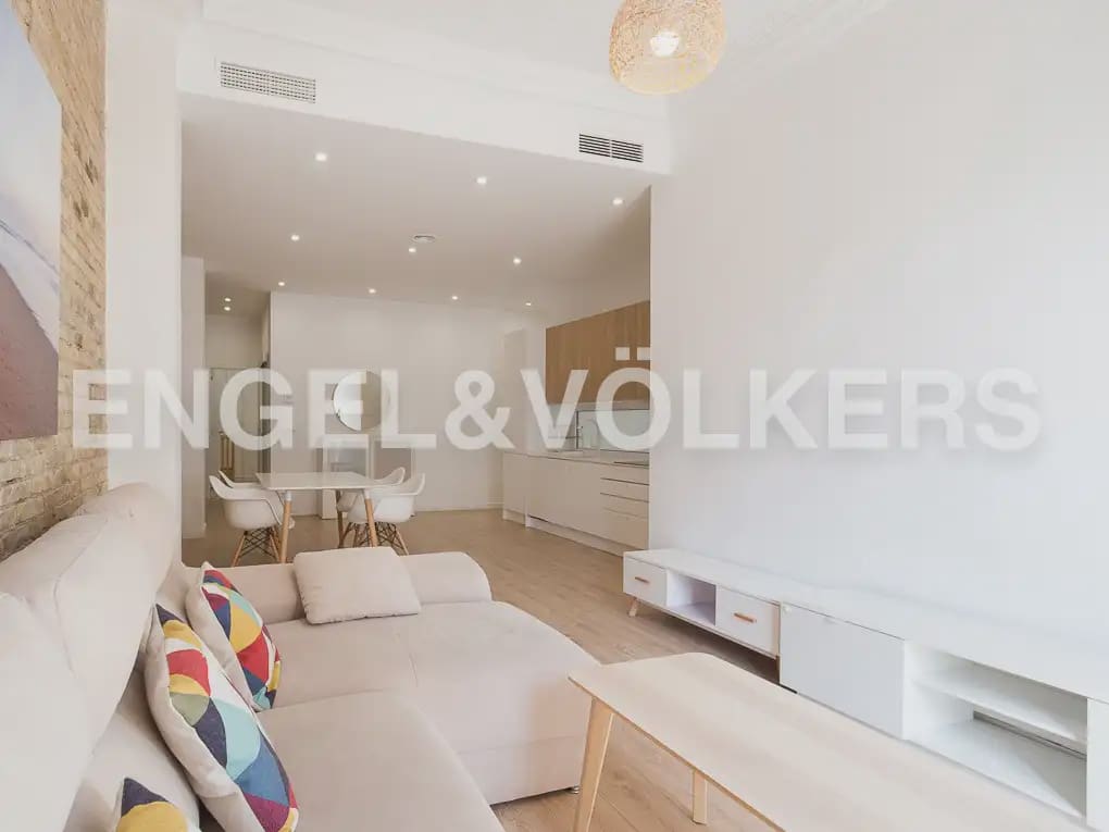 2 bedroom Flat for rent in Valencia city - € 1,700 (Ref: 9940757)