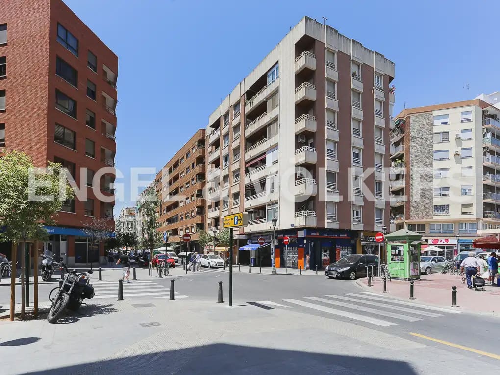 2 bedroom Flat for rent in Valencia city - € 1,700 (Ref: 9940757)