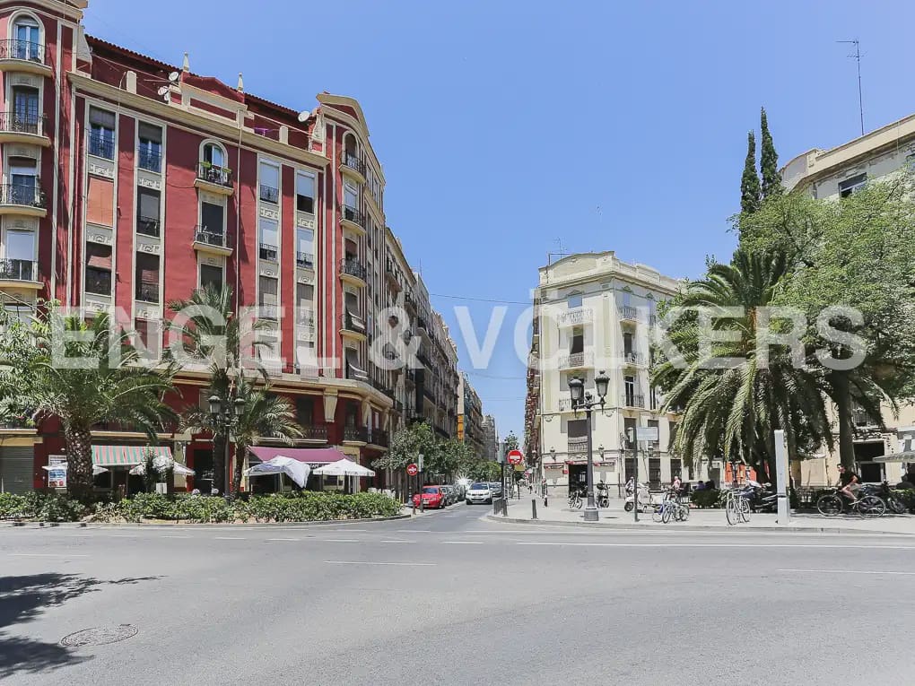2 bedroom Flat for rent in Valencia city - € 1,700 (Ref: 9940757)