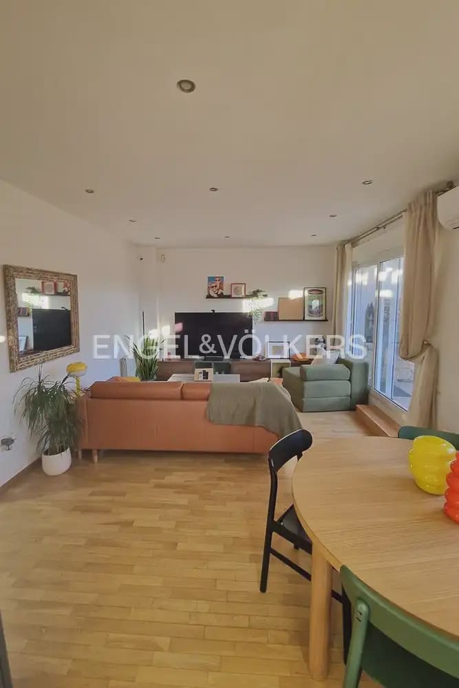 2 bedroom Flat for rent in Valencia city with garage - € 1,950 (Ref: 9941147)