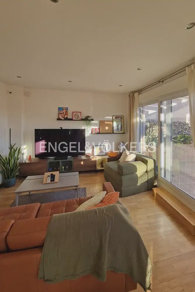 2 bedroom Flat for rent in Valencia city with garage - € 1,950 (Ref: 9941147)