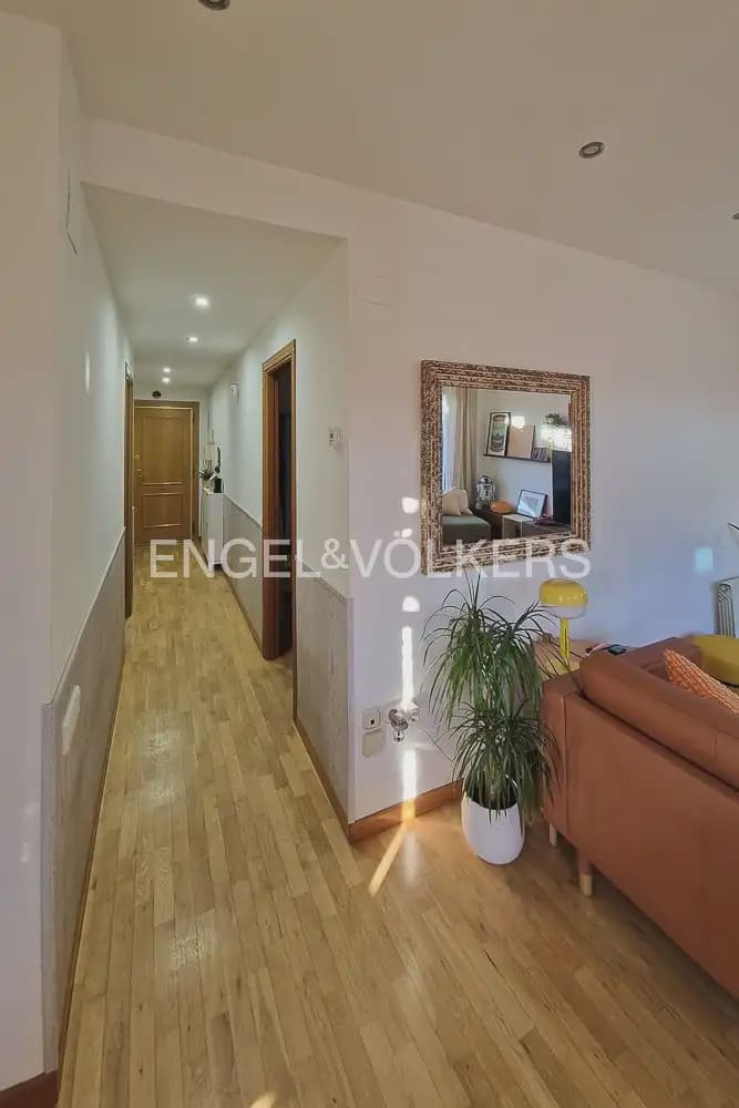 2 bedroom Flat for rent in Valencia city with garage - € 1,950 (Ref: 9941147)