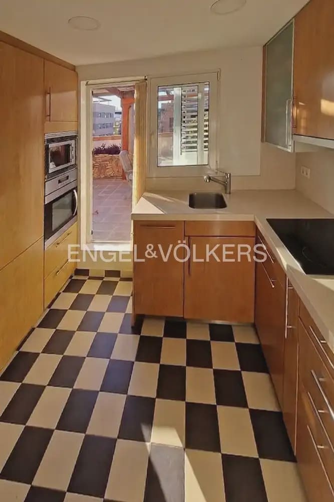 2 bedroom Flat for rent in Valencia city with garage - € 1,950 (Ref: 9941147)