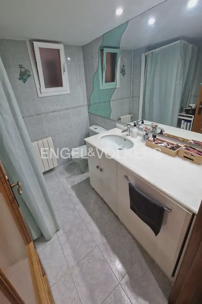 2 bedroom Flat for rent in Valencia city with garage - € 1,950 (Ref: 9941147)