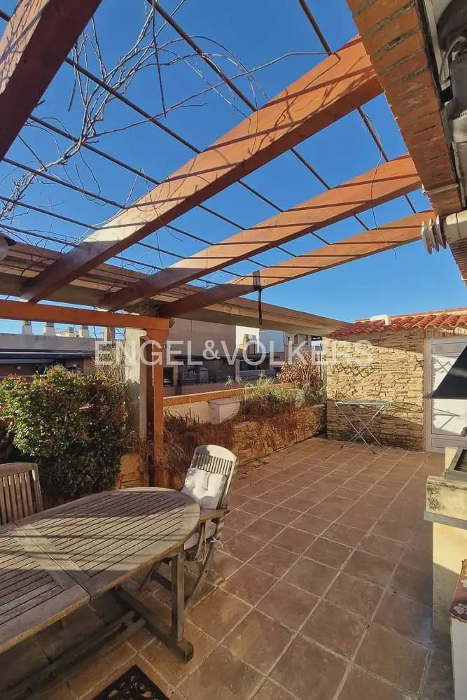 2 bedroom Flat for rent in Valencia city with garage - € 1,950 (Ref: 9941147)