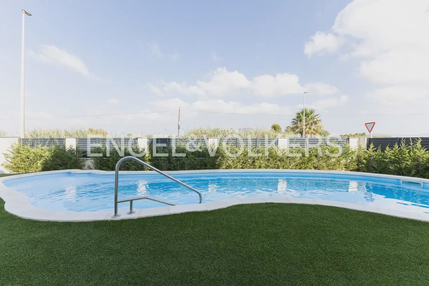3 bedroom Townhouse for rent in Pucol with pool garage - € 2,100 (Ref: 9941150)
