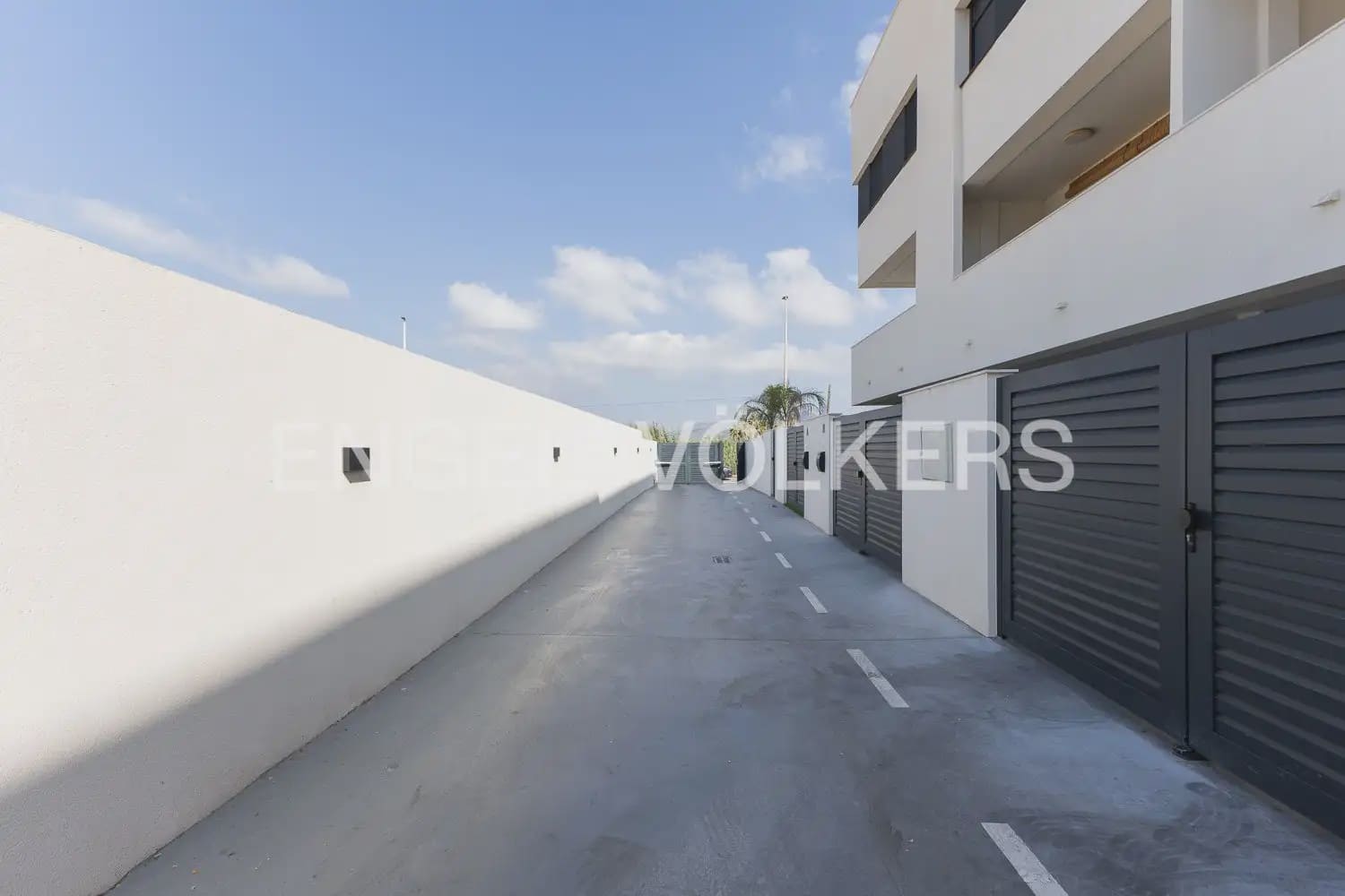 3 bedroom Townhouse for rent in Pucol with pool garage - € 2,100 (Ref: 9941150)