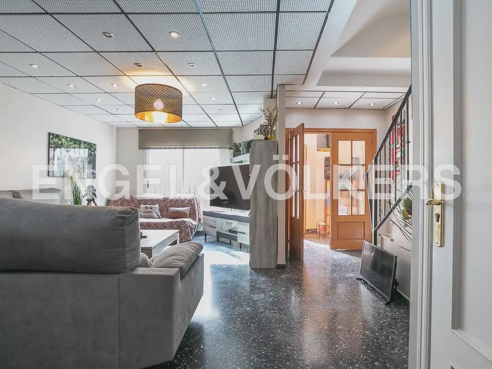 5 bedroom Penthouse for rent in La Pobla de Farnals with pool garage - € 2,000 (Ref: 9941234)