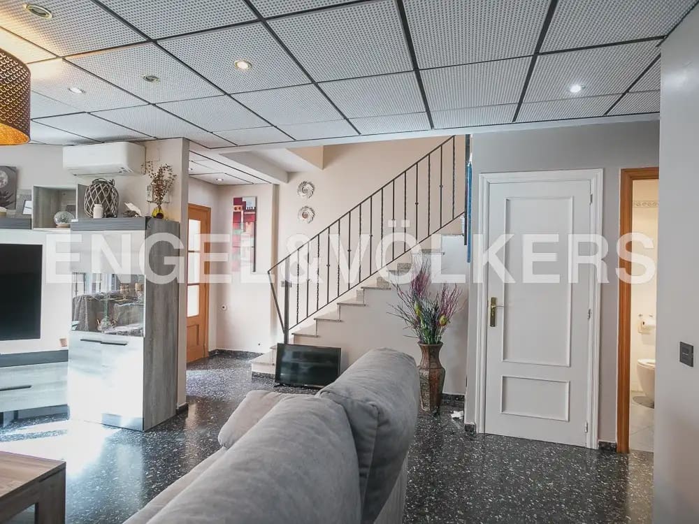 5 bedroom Penthouse for rent in La Pobla de Farnals with pool garage - € 2,000 (Ref: 9941234)