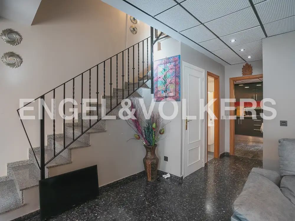 5 bedroom Penthouse for rent in La Pobla de Farnals with pool garage - € 2,000 (Ref: 9941234)