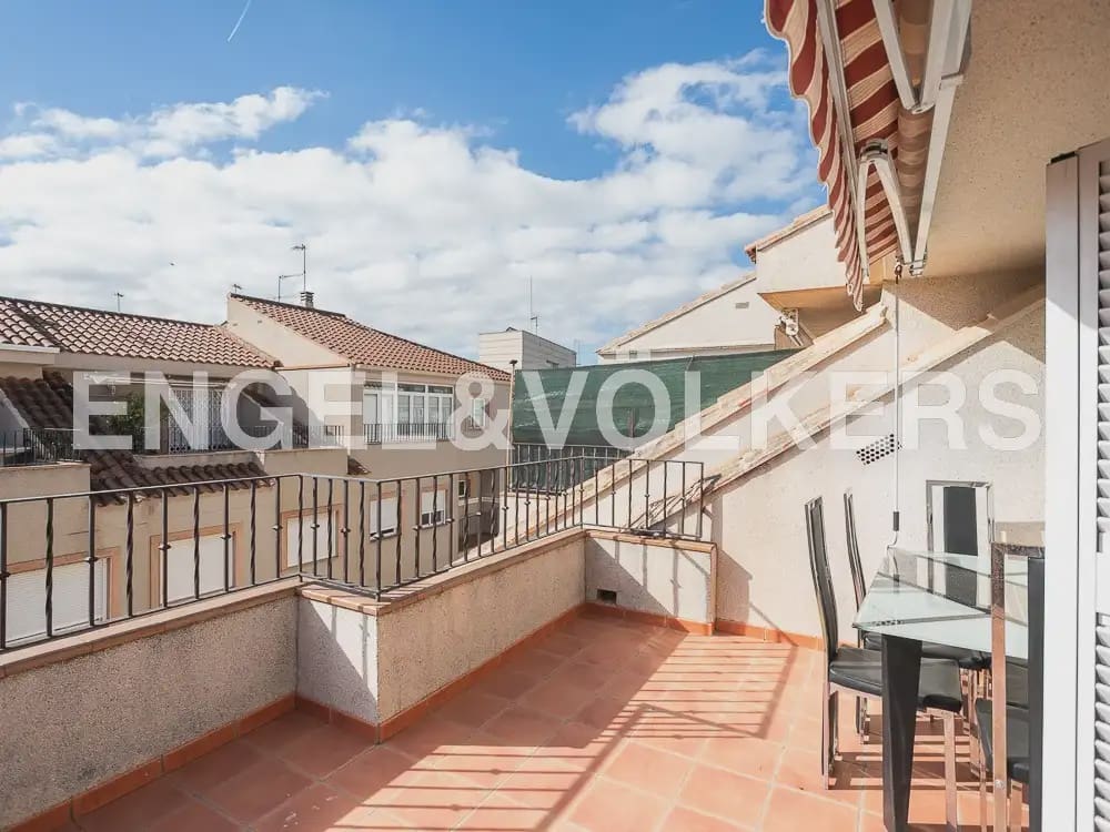 5 bedroom Penthouse for rent in La Pobla de Farnals with pool garage - € 2,000 (Ref: 9941234)