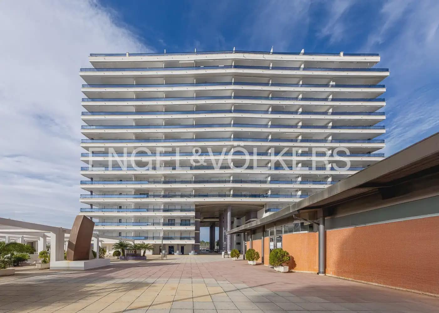 2 bedroom Flat for rent in Gandia with pool garage - € 1,500 (Ref: 9944255)
