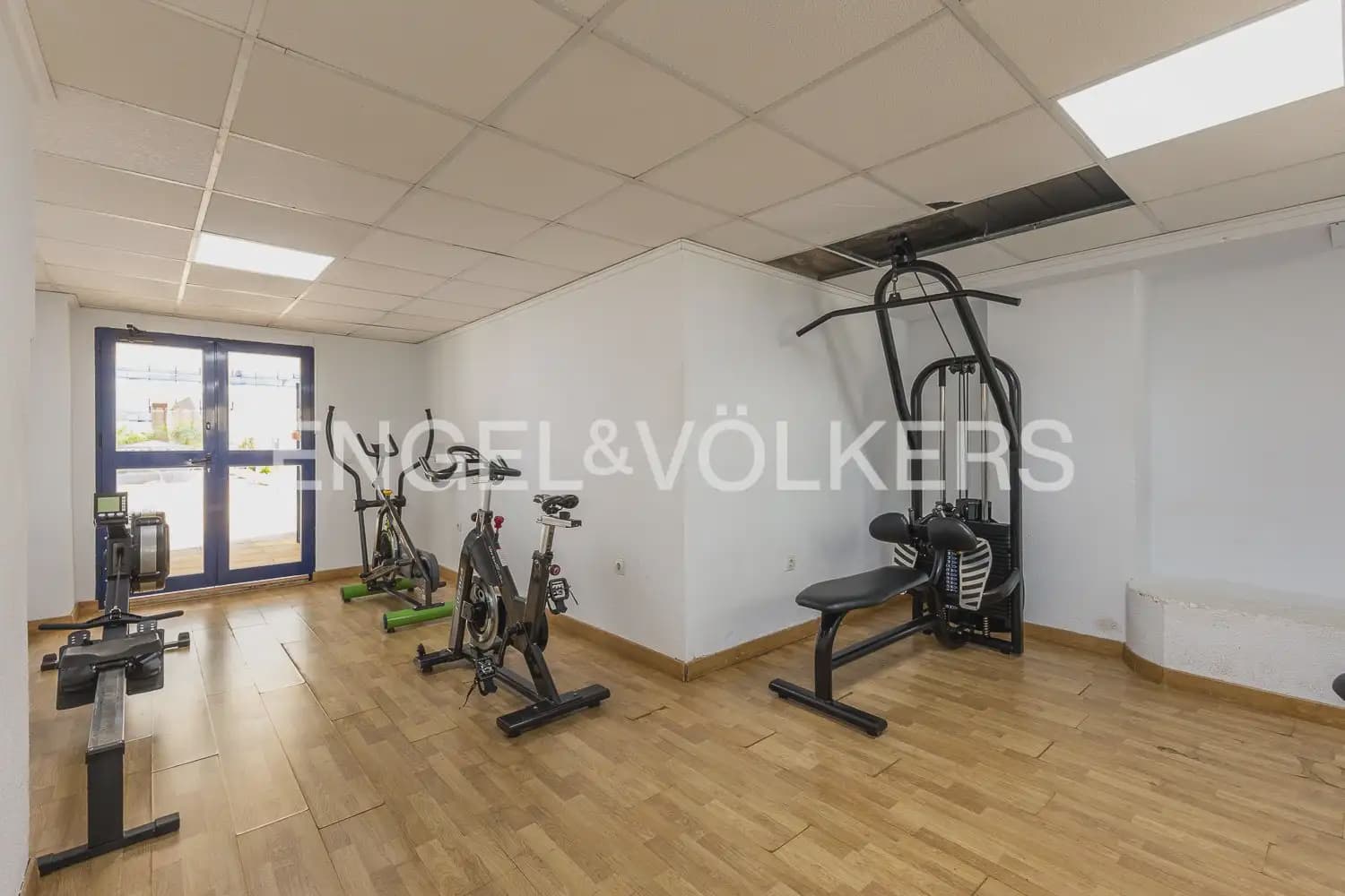 2 bedroom Flat for rent in Gandia with pool garage - € 1,500 (Ref: 9944255)