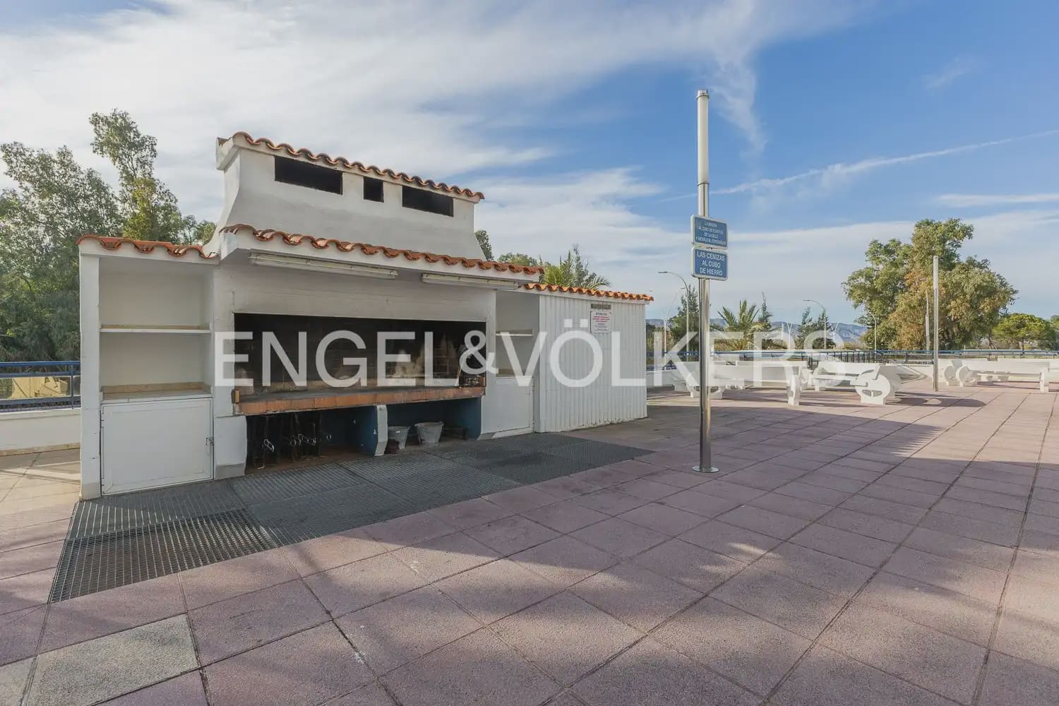 2 bedroom Flat for rent in Gandia with pool garage - € 1,500 (Ref: 9944255)