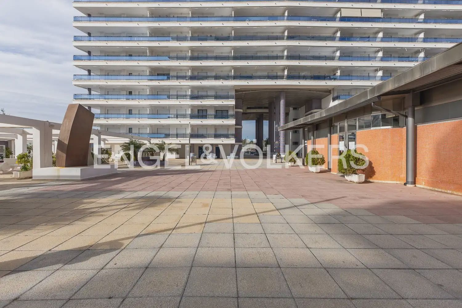 2 bedroom Flat for rent in Gandia with pool garage - € 1,500 (Ref: 9944255)
