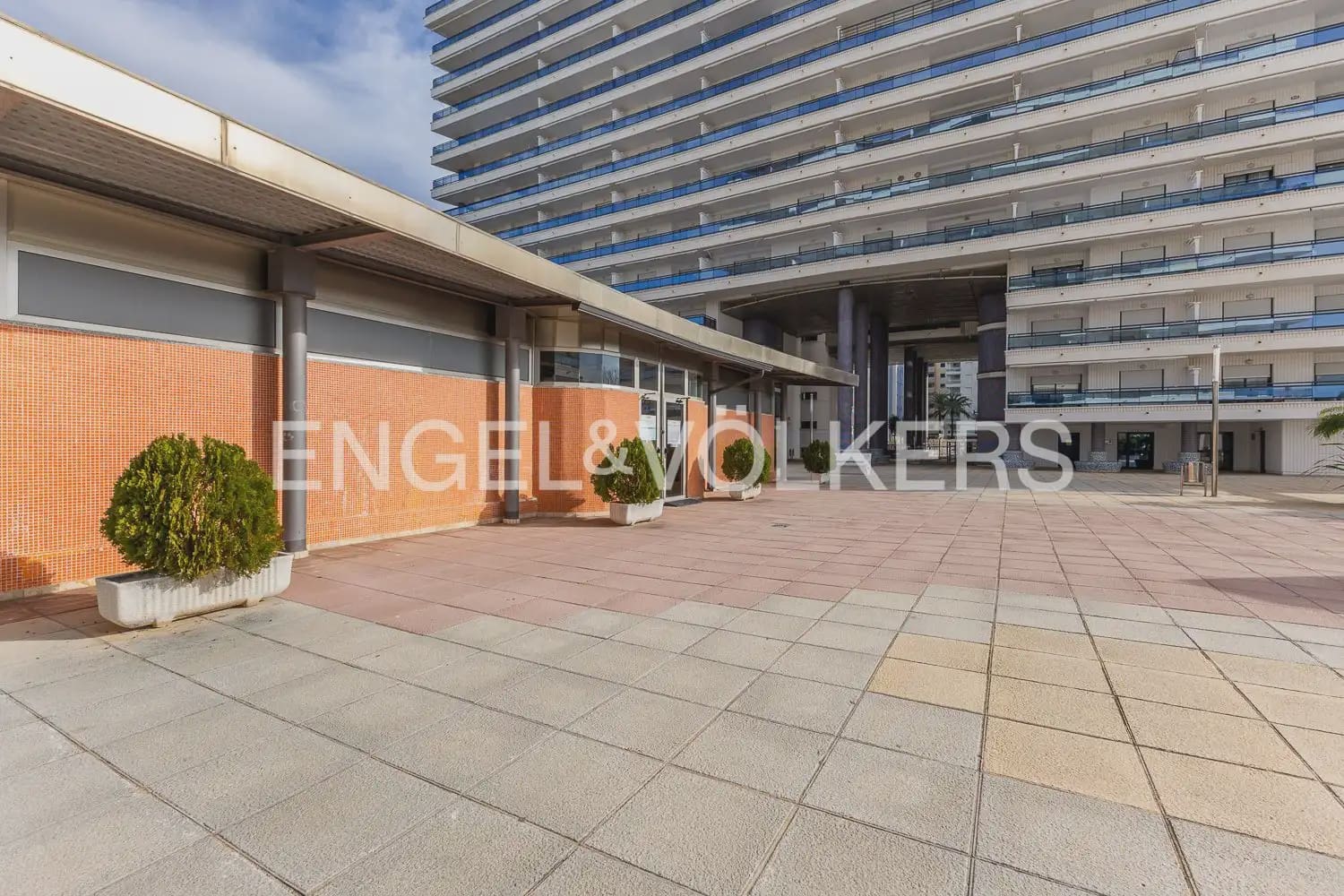 2 bedroom Flat for rent in Gandia with pool garage - € 1,500 (Ref: 9944255)