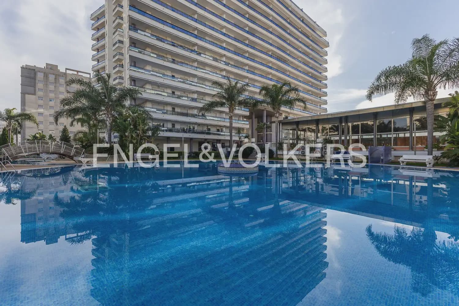 2 bedroom Flat for rent in Gandia with pool garage - € 1,500 (Ref: 9944255)