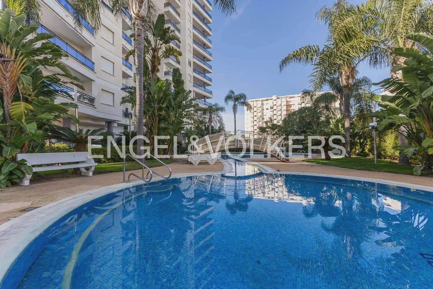 2 bedroom Flat for rent in Gandia with pool garage - € 1,500 (Ref: 9944255)