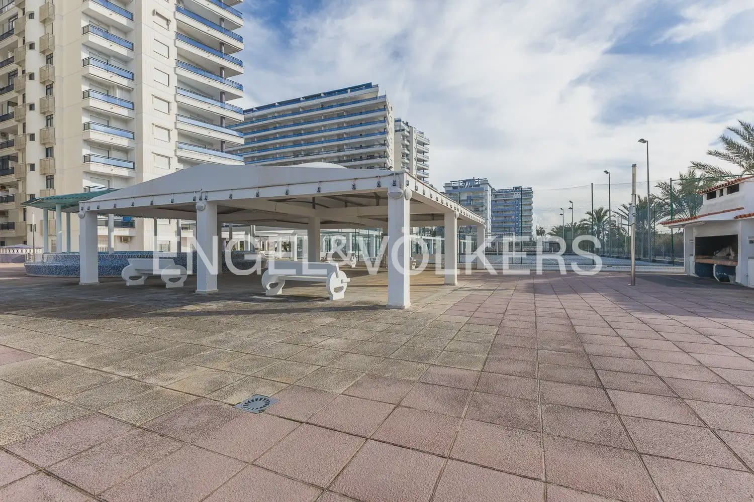 2 bedroom Flat for rent in Gandia with pool garage - € 1,500 (Ref: 9944255)