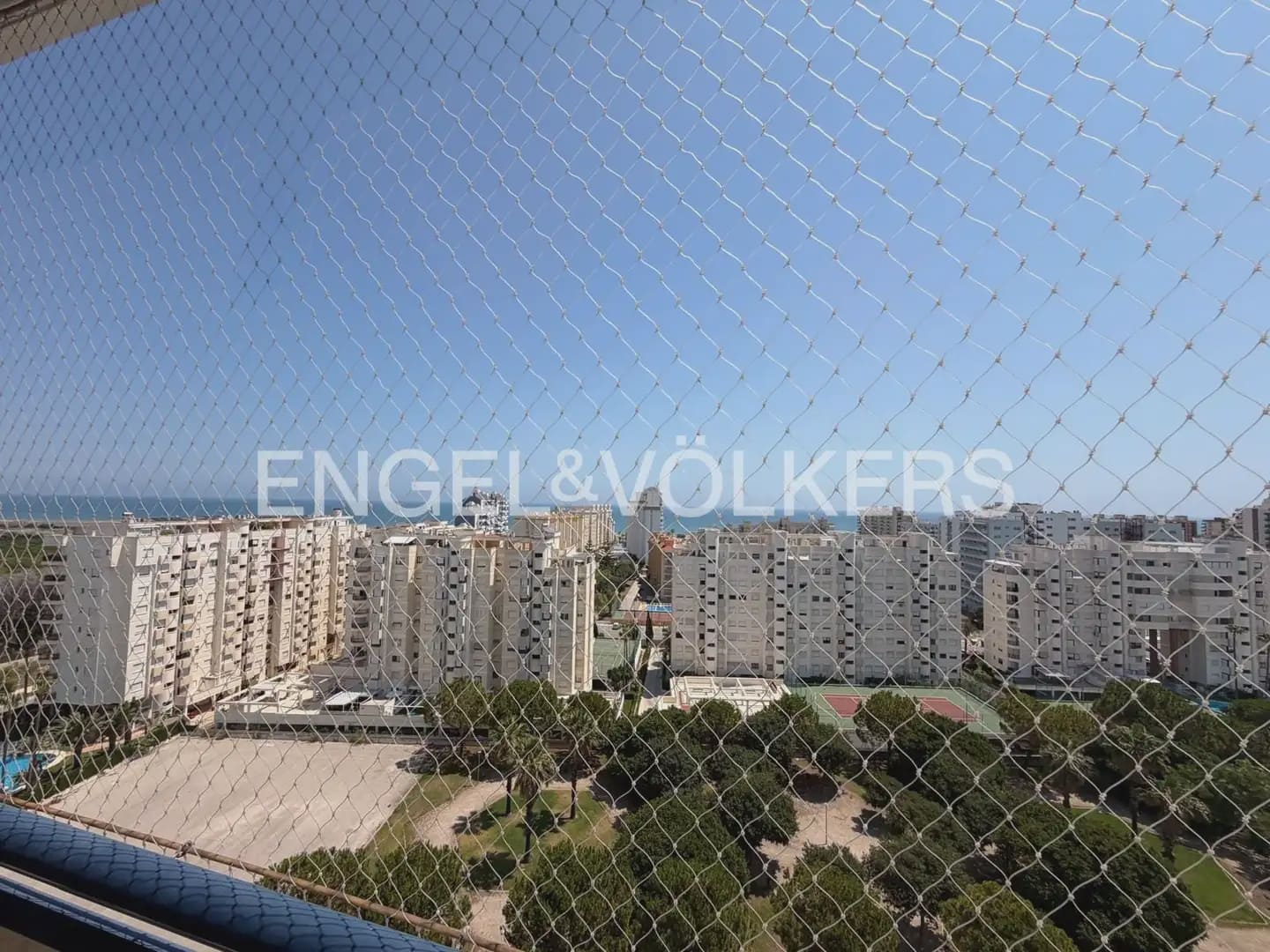 2 bedroom Flat for rent in Gandia with pool garage - € 1,500 (Ref: 9944255)