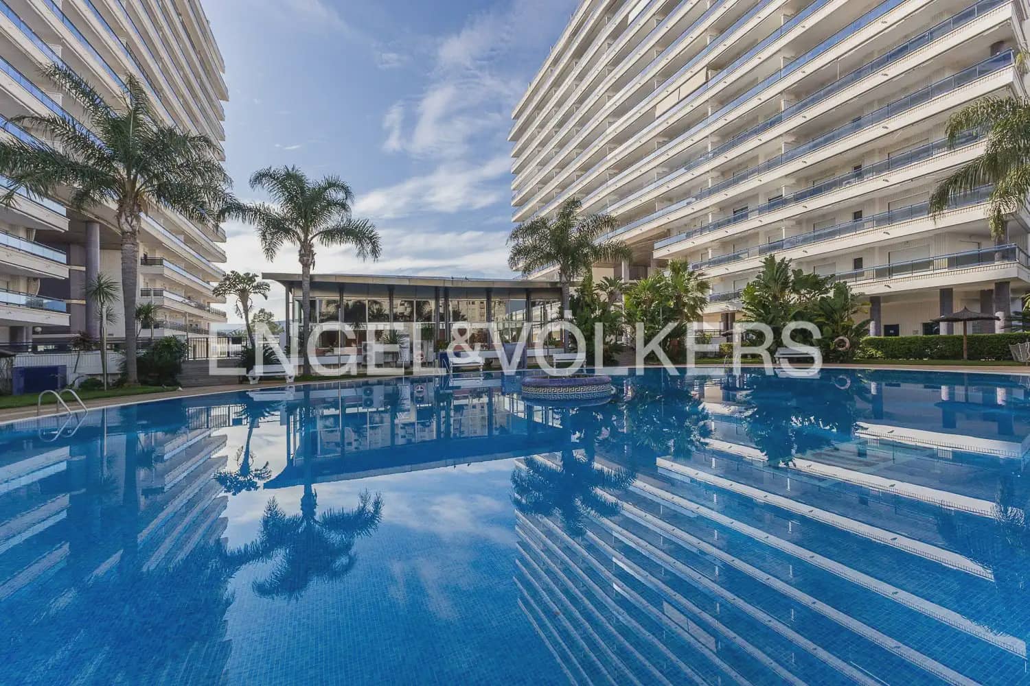 2 bedroom Flat for rent in Gandia with pool garage - € 1,500 (Ref: 9944255)
