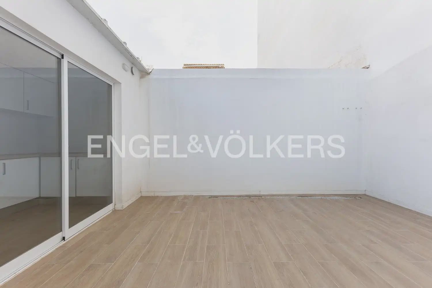 Casa de 2 habitaciones en Tavernes Blanques en alquiler - 1.050 € (Ref: 9944378)