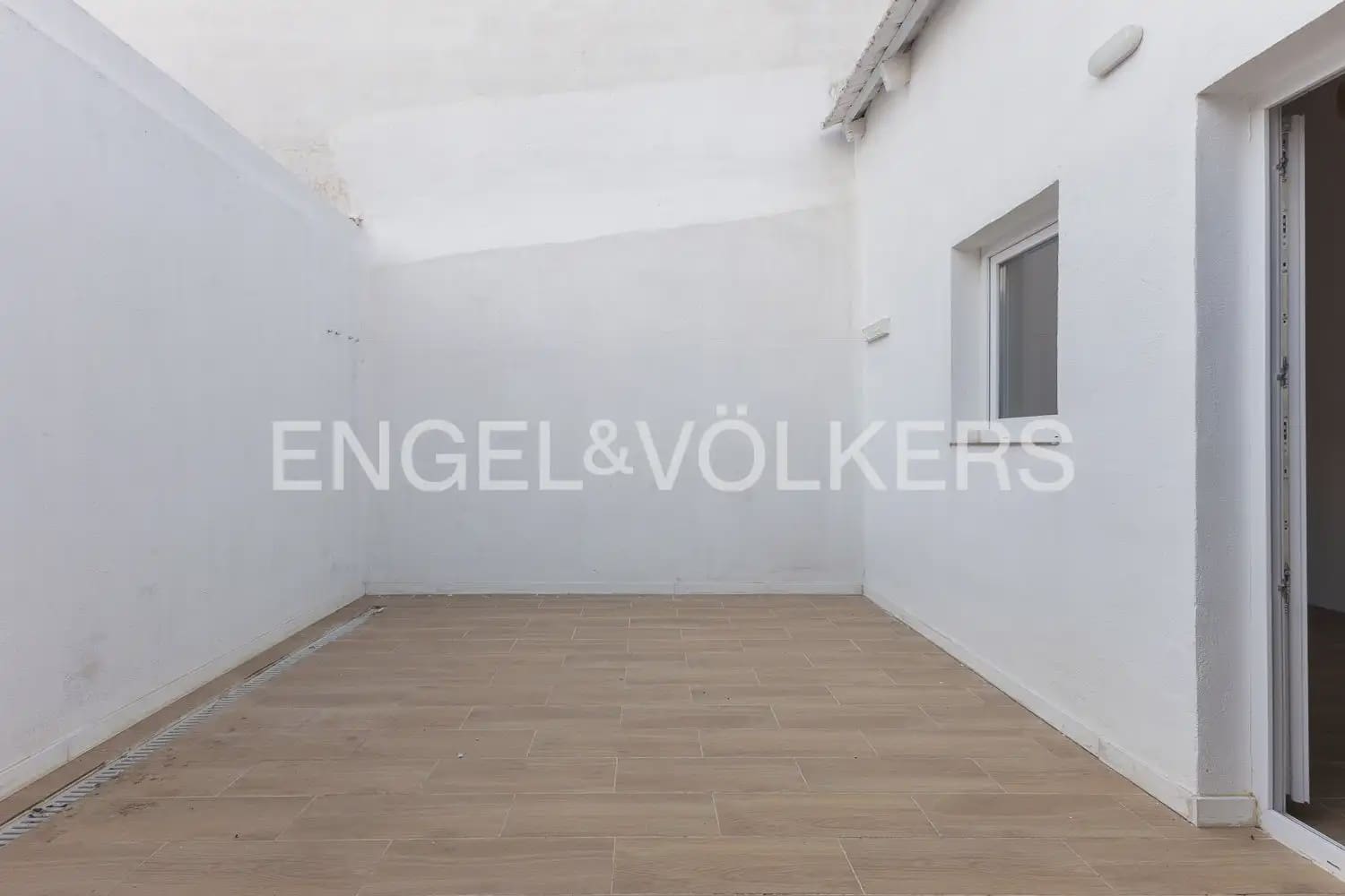 Casa de 2 habitaciones en Tavernes Blanques en alquiler - 1.050 € (Ref: 9944378)