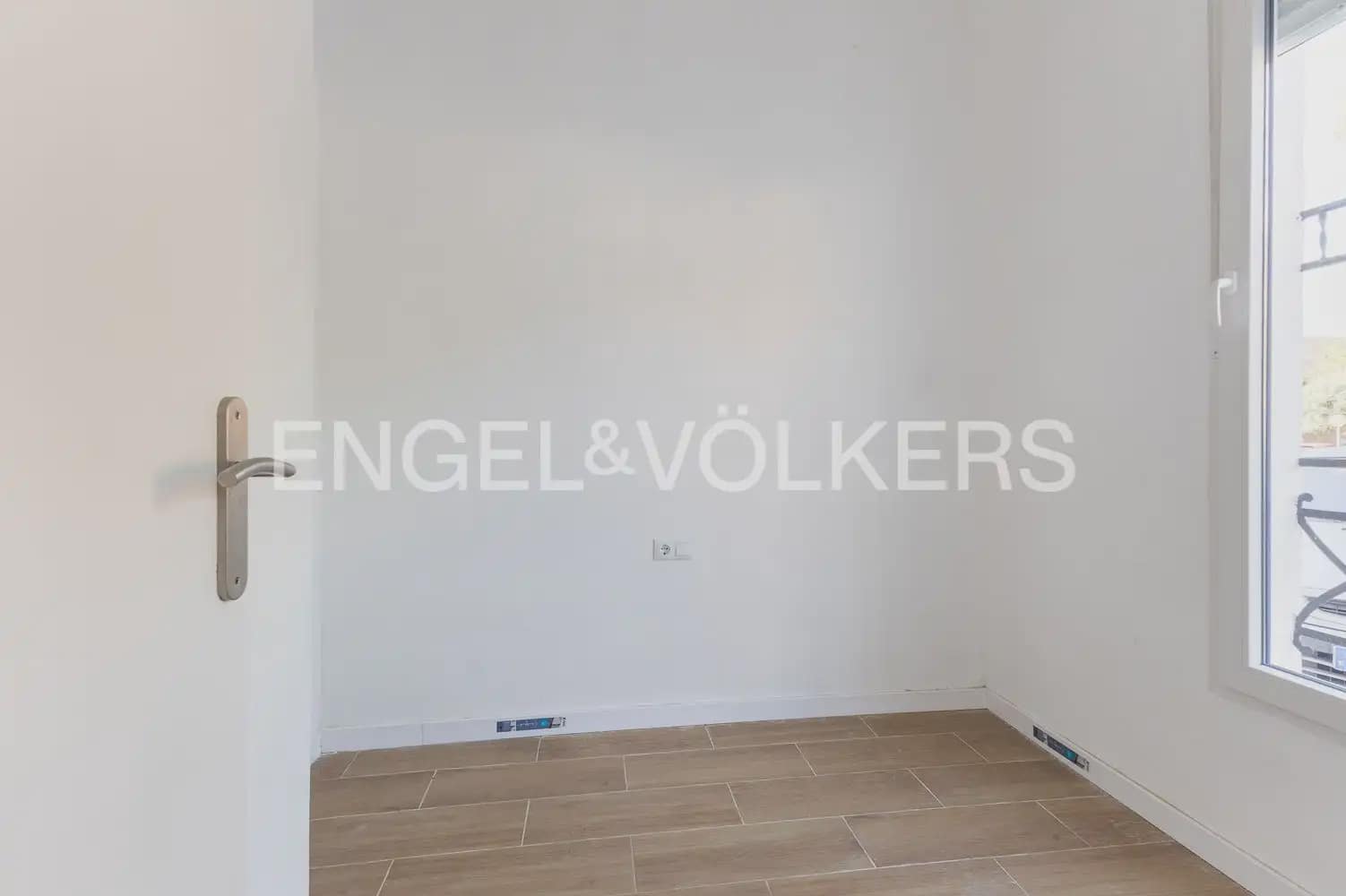 Casa de 2 habitaciones en Tavernes Blanques en alquiler - 1.050 € (Ref: 9944378)