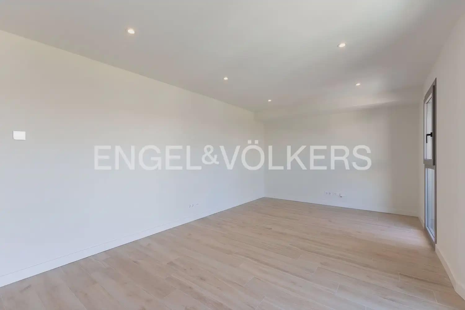 Appartement de 3 chambres à louer à Valence ville avec garage - 1 700 € (Ref: 9944561)