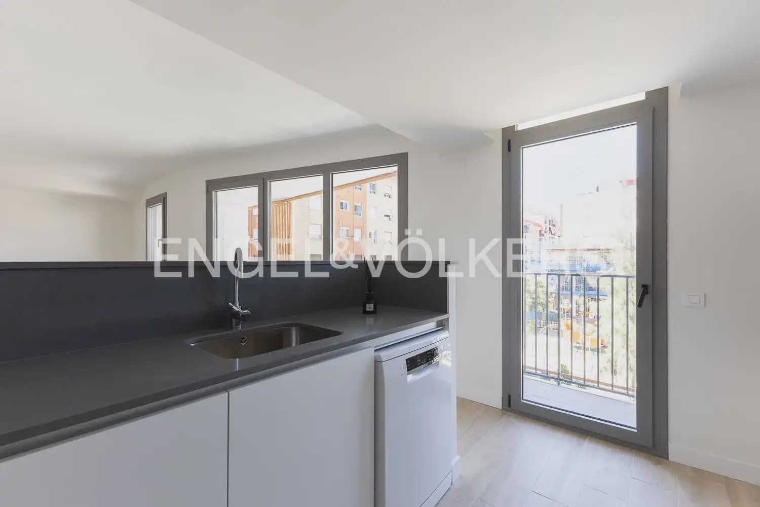 Appartement de 3 chambres à louer à Valence ville avec garage - 1 700 € (Ref: 9944561)