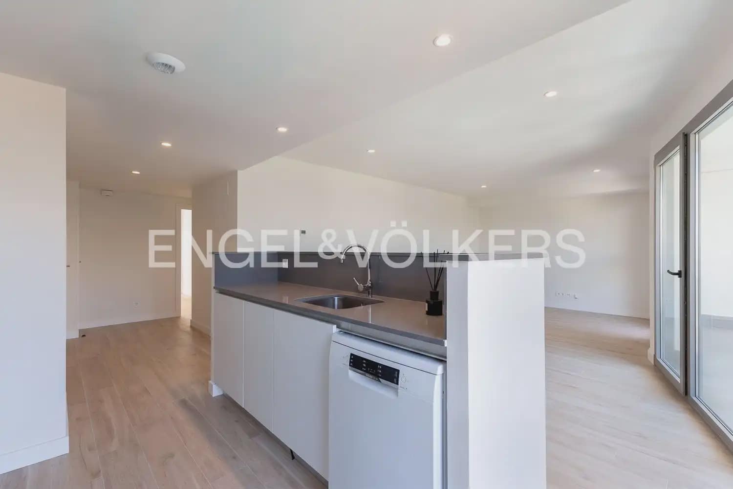 Appartement de 3 chambres à louer à Valence ville avec garage - 1 700 € (Ref: 9944561)