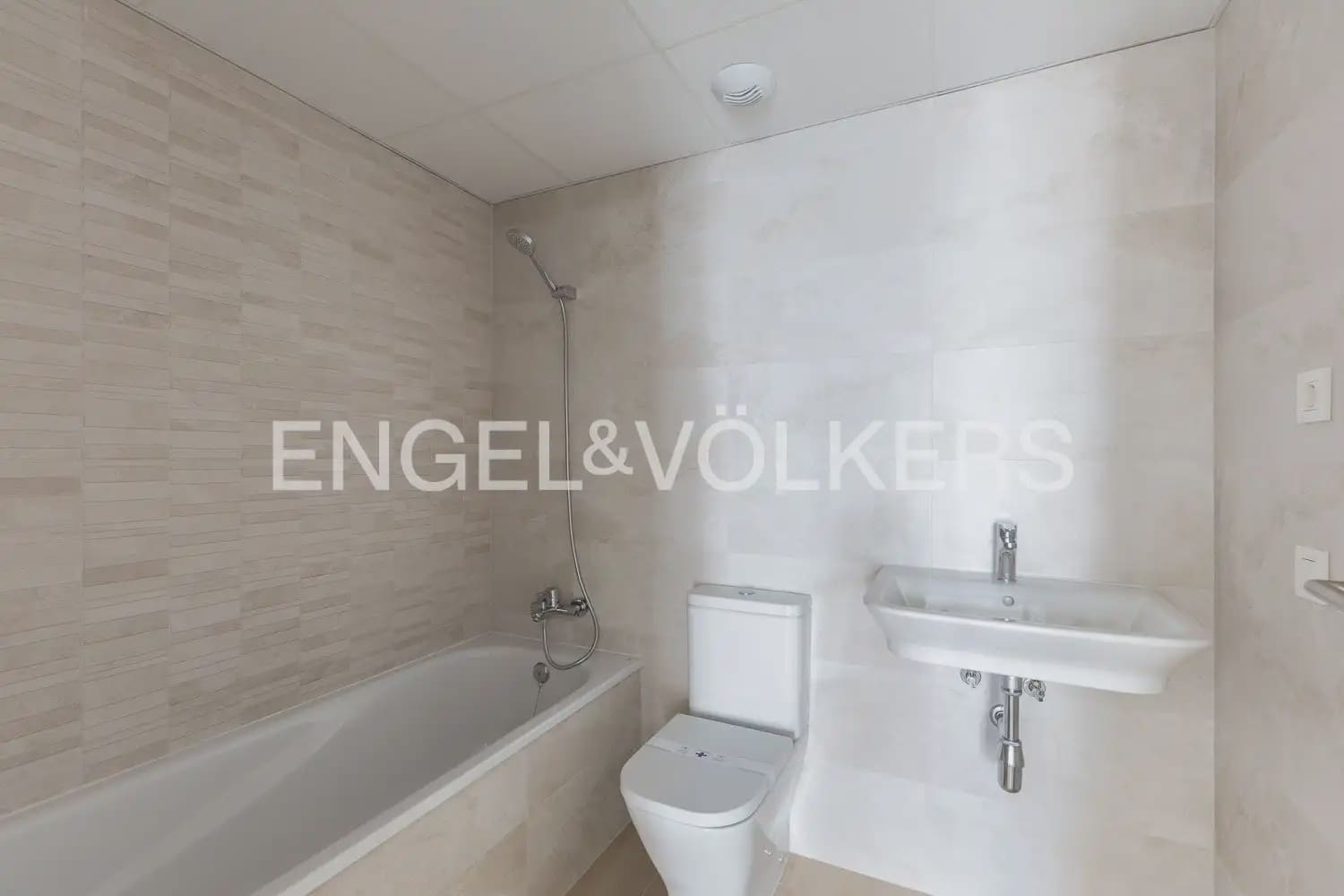 Appartement de 3 chambres à louer à Valence ville avec garage - 1 700 € (Ref: 9944561)