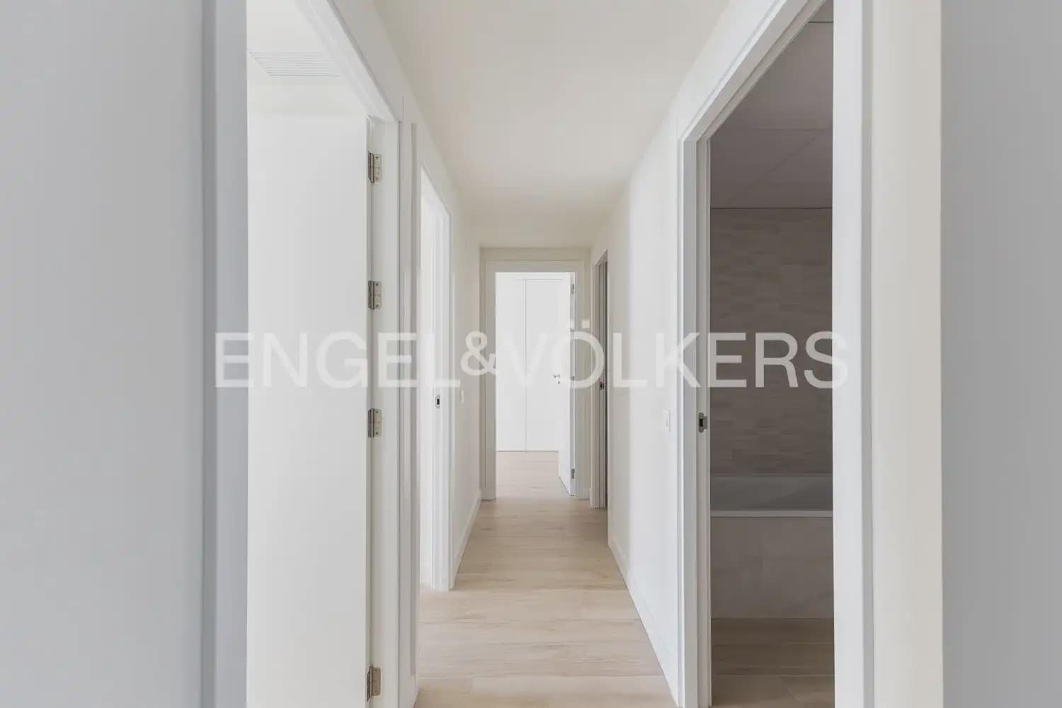 Appartement de 3 chambres à louer à Valence ville avec garage - 1 700 € (Ref: 9944561)