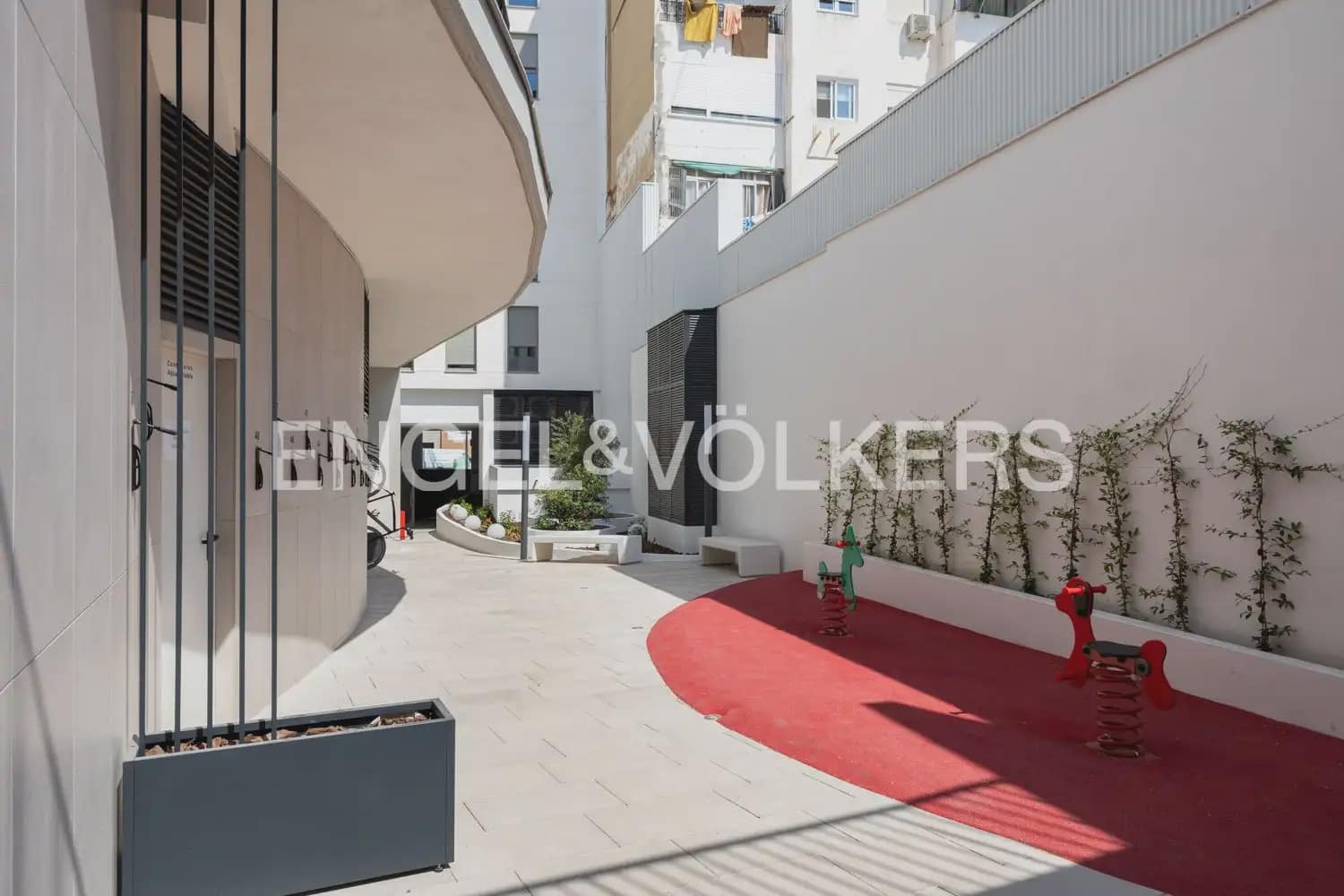 3 quarto Apartamento para arrendar em Valencia cidade com garagem - 1 700 € (Ref: 9944561)