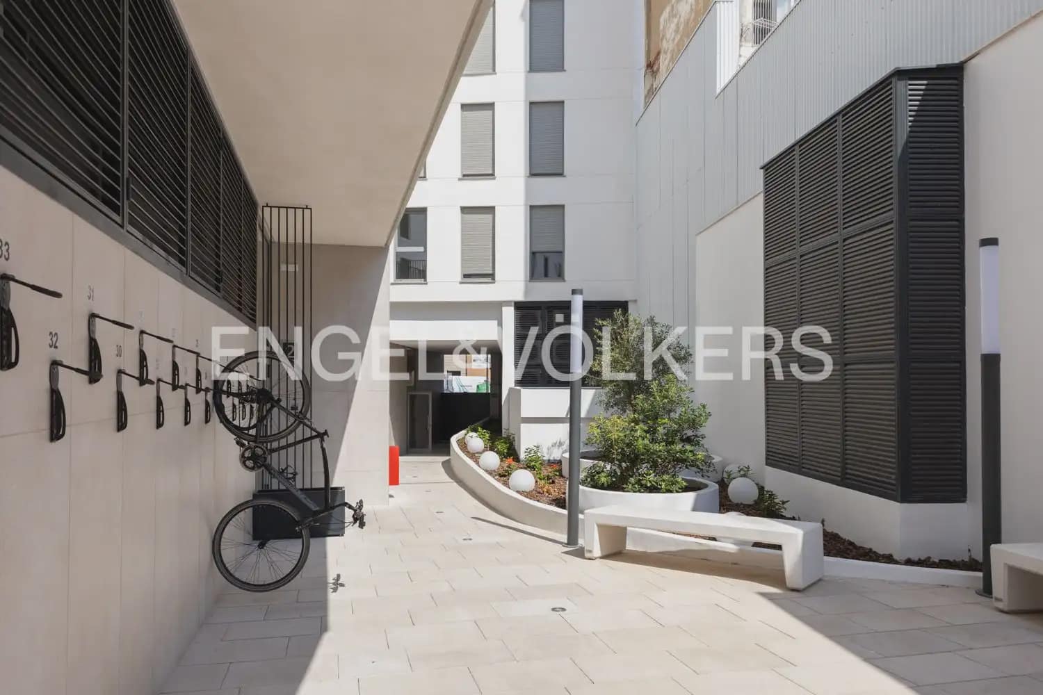 3 quarto Apartamento para arrendar em Valencia cidade com garagem - 1 700 € (Ref: 9944561)