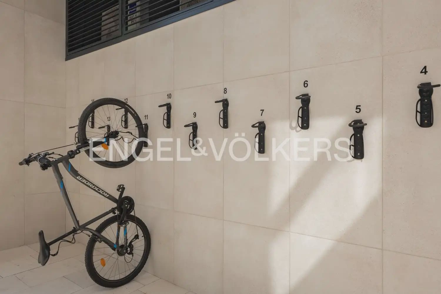 3 quarto Apartamento para arrendar em Valencia cidade com garagem - 1 700 € (Ref: 9944561)