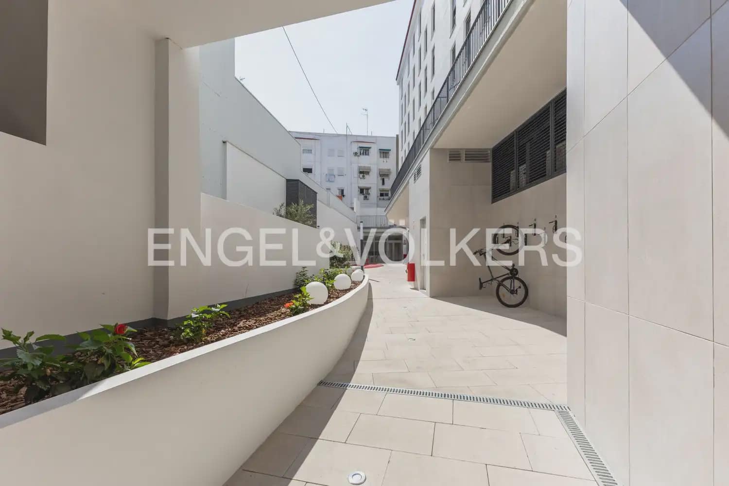 3 quarto Apartamento para arrendar em Valencia cidade com garagem - 1 700 € (Ref: 9944561)