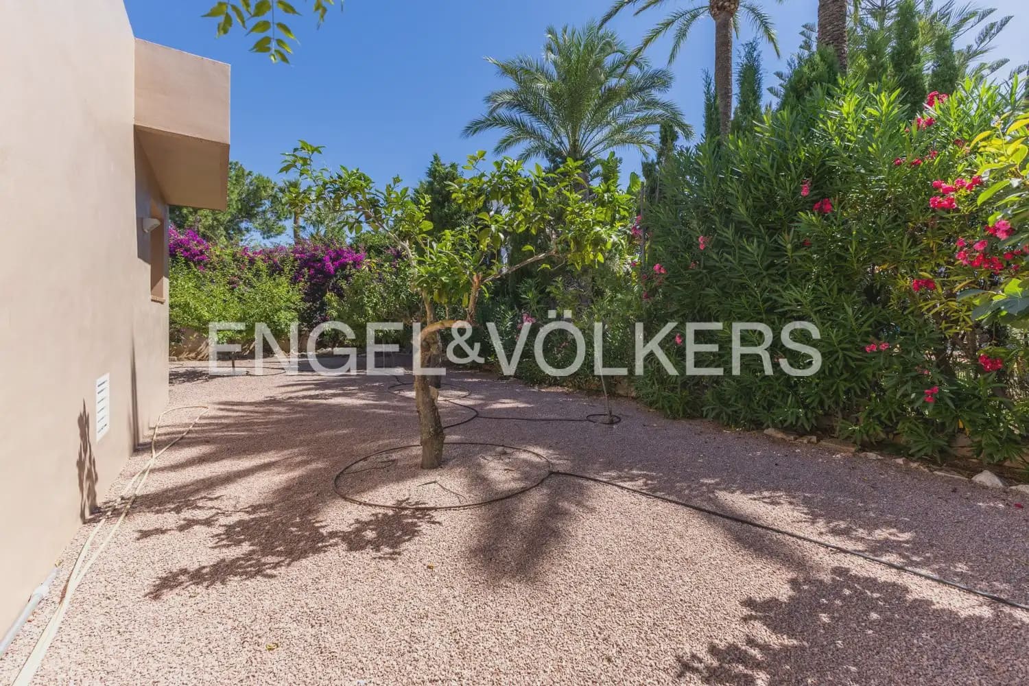 5 soverom Villa til salgs i Javea / Xabia med svømmebasseng garasje - € 2 000 000 (Ref: 9944822)
