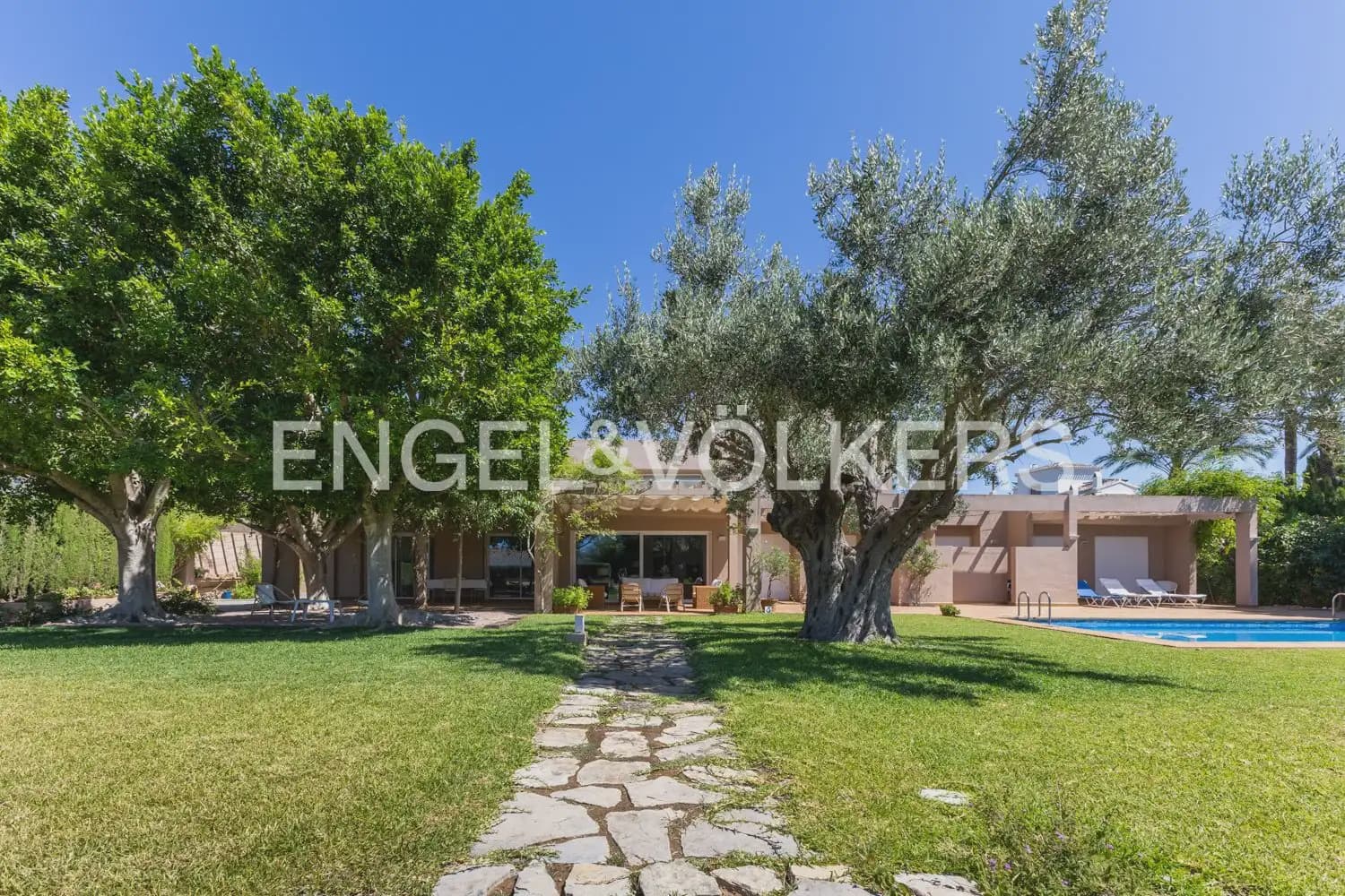 5 soverom Villa til salgs i Javea / Xabia med svømmebasseng garasje - € 2 000 000 (Ref: 9944822)