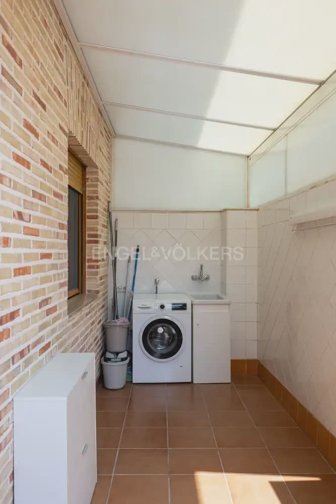 3 bedroom Flat for rent in Alzira with garage - € 1,300 (Ref: 9944900)