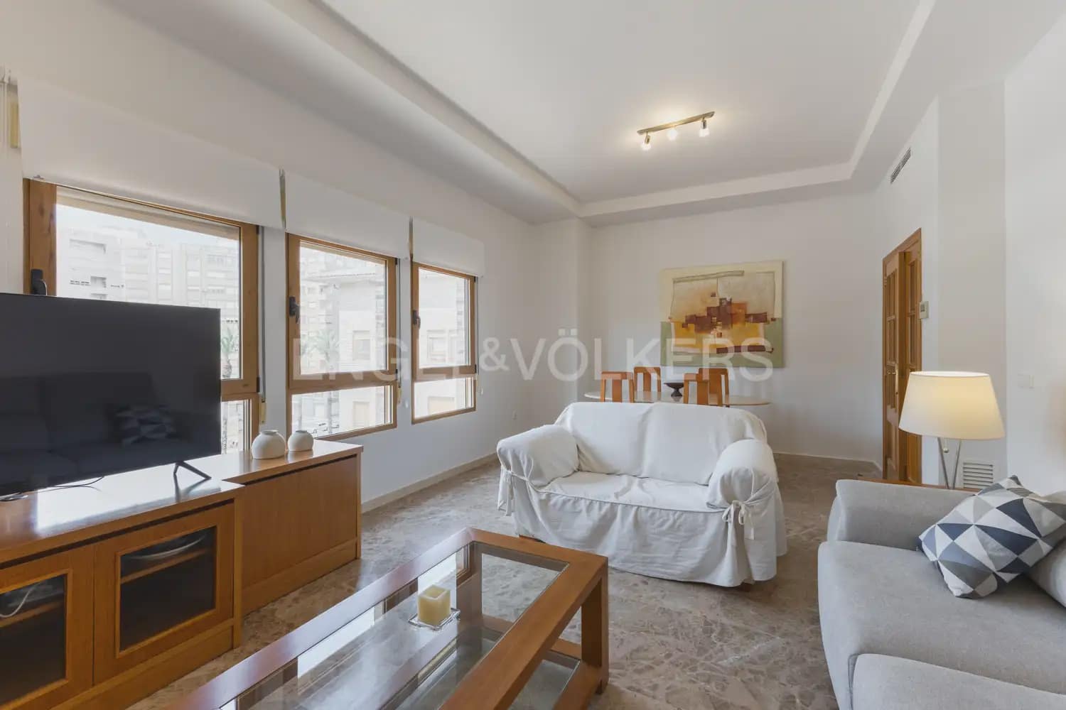 3 bedroom Flat for rent in Alzira with garage - € 1,300 (Ref: 9944900)