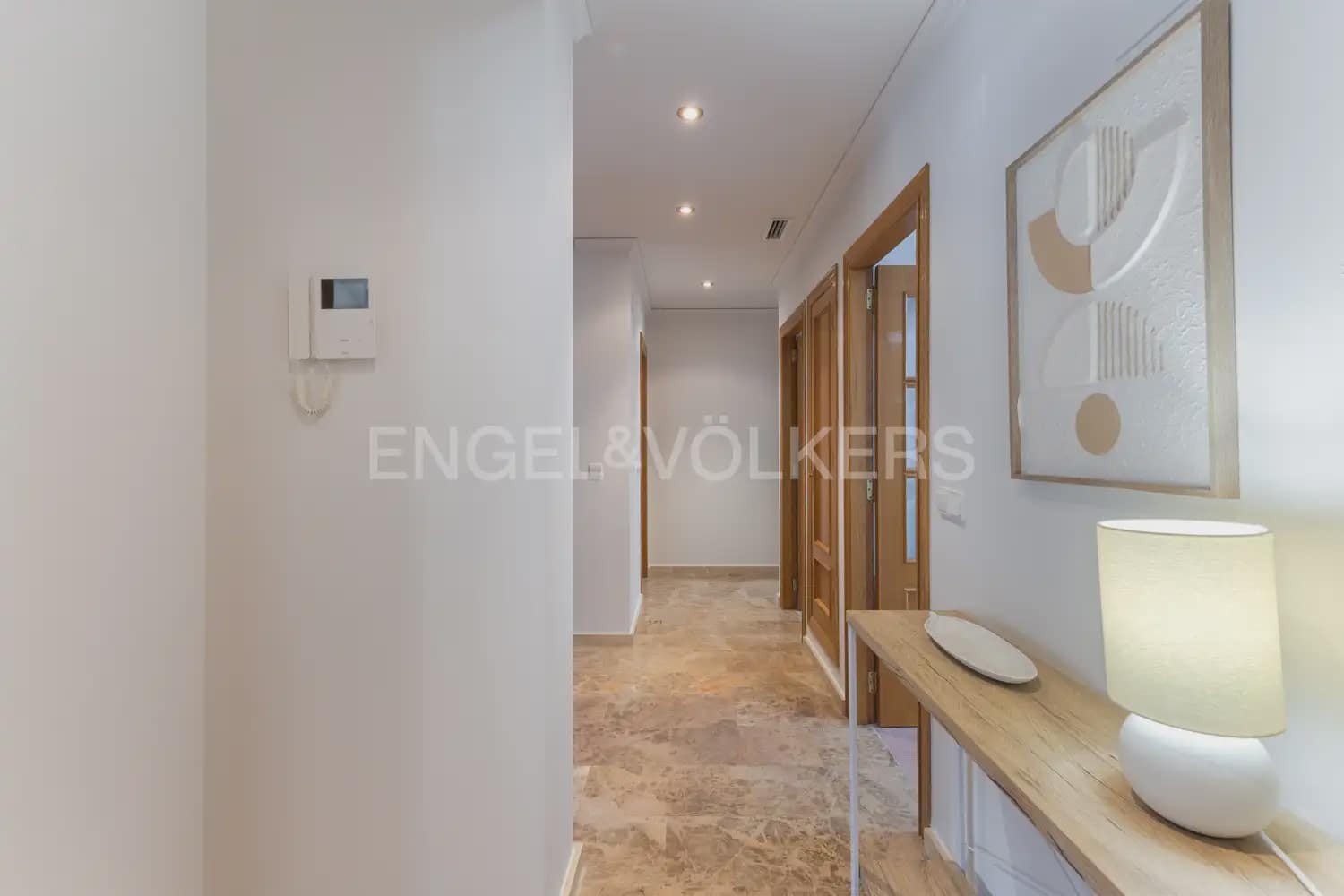 3 bedroom Flat for rent in Alzira with garage - € 1,300 (Ref: 9944900)