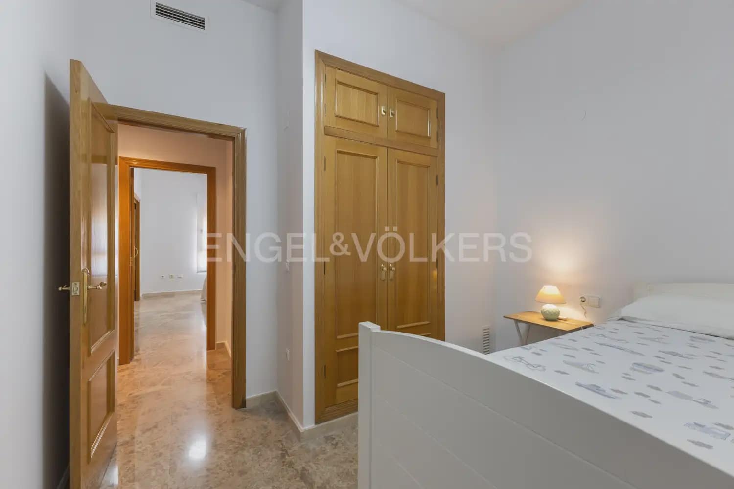 3 bedroom Flat for rent in Alzira with garage - € 1,300 (Ref: 9944900)