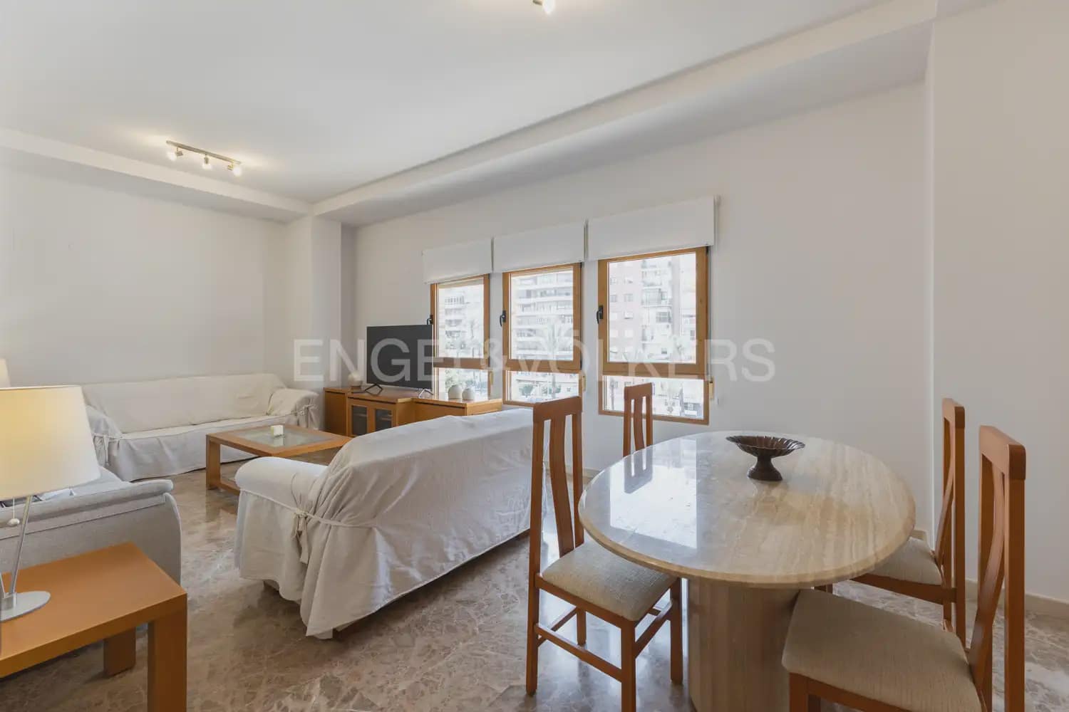 3 bedroom Flat for rent in Alzira with garage - € 1,300 (Ref: 9944900)